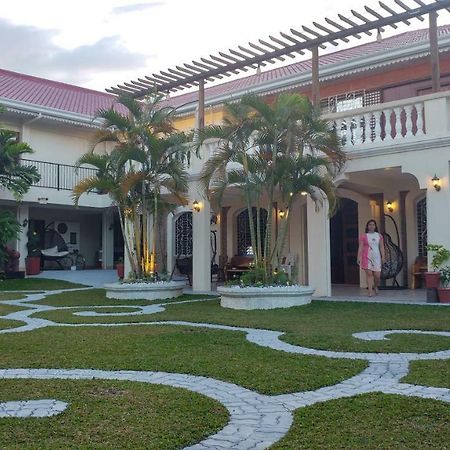 Hotel Casa Familya à Batac Extérieur photo