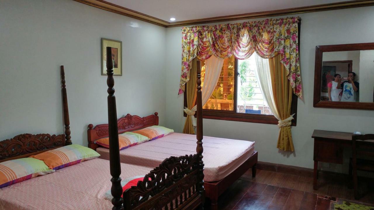 Hotel Casa Familya à Batac Extérieur photo