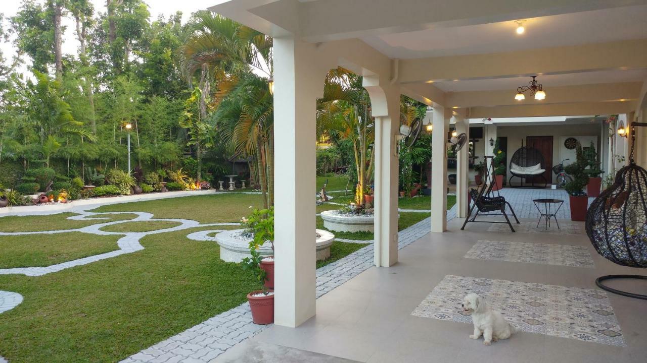 Hotel Casa Familya à Batac Extérieur photo