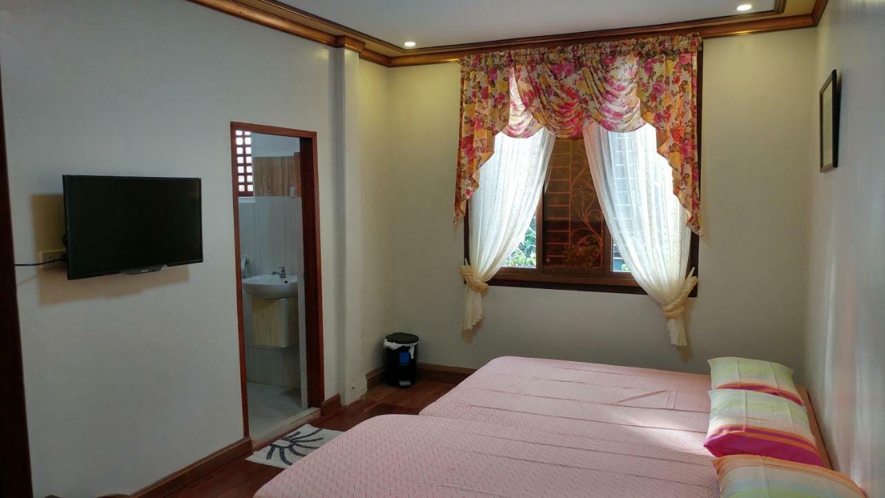 Hotel Casa Familya à Batac Extérieur photo